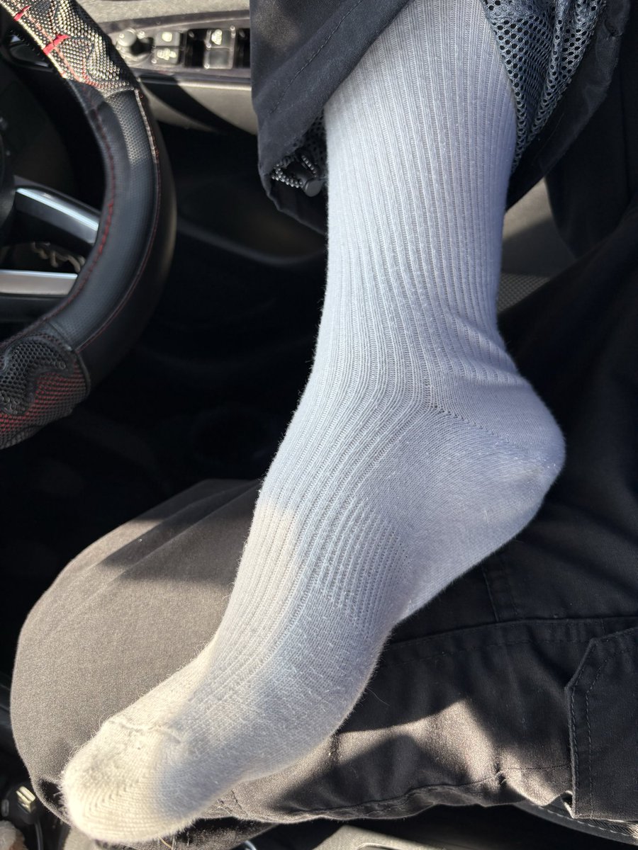 asisocks_white's tweet photo. 昨日履けなかったので連履き2日目です https://t.co/YdwEyttviJ