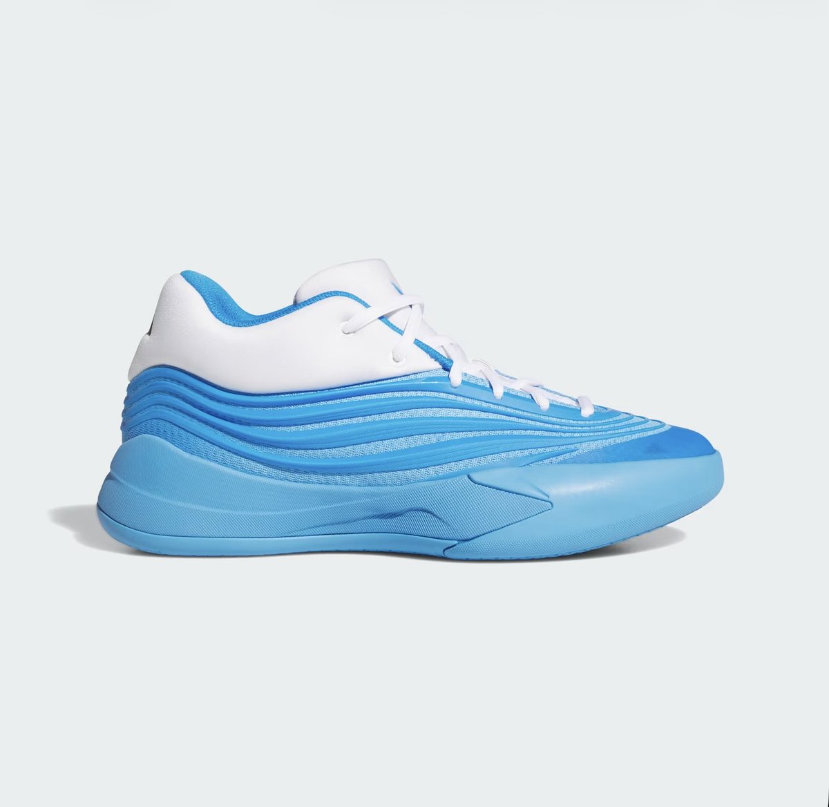 SNKR_TWITR tweet media