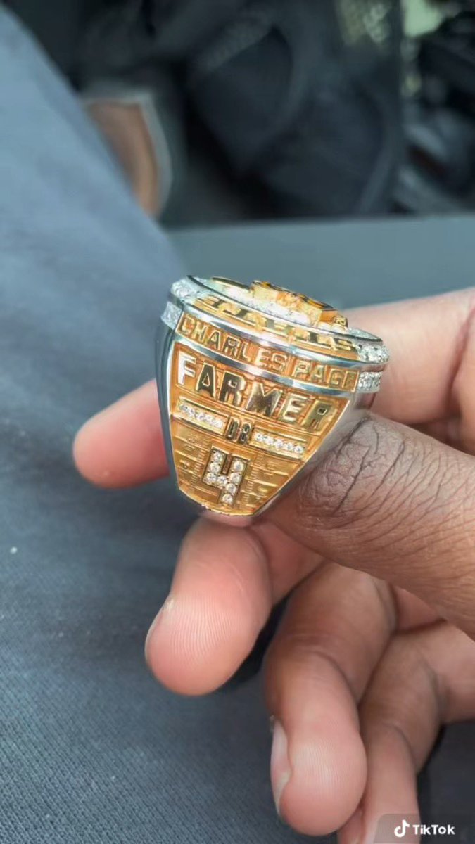Jfarmer2027's tweet photo. STATE CHAMPS🏆😁 https://t.co/dUxJEvBaQz