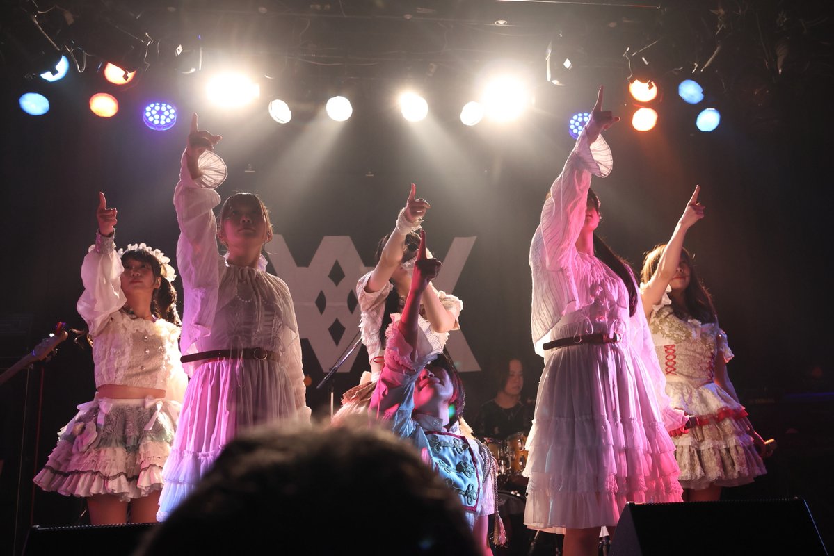 じぇすろー tweet media