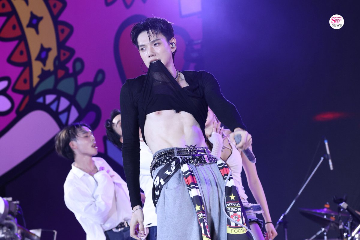 SuperStarNews tweet media