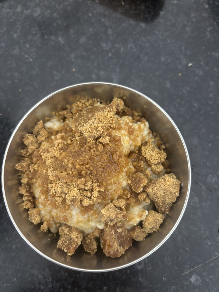 गुड और दलिया 
स्वादिष्ट 😋 
#DesiKhana #सेहत_का_खजाना