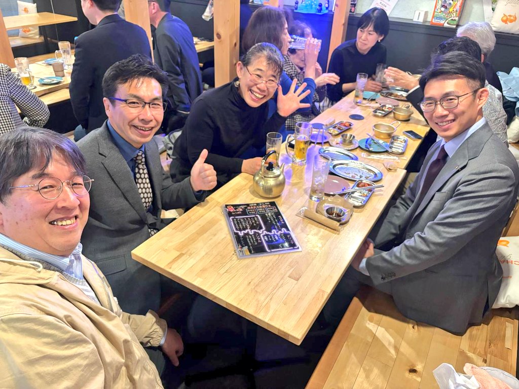 びわモ二サロン@韓国風居酒屋CocoBAL
滋賀の政治家が集まる上下左右ない"単なる飲み会"
国政とはほど遠い地方政治では、”雨降っても地固まらず“···今夜の語り合いはまたびわモニで紹介します🙇
#近江八幡市長選挙
youtube.com/watch?v=0gM_d-…
#びわモニ #川本勇