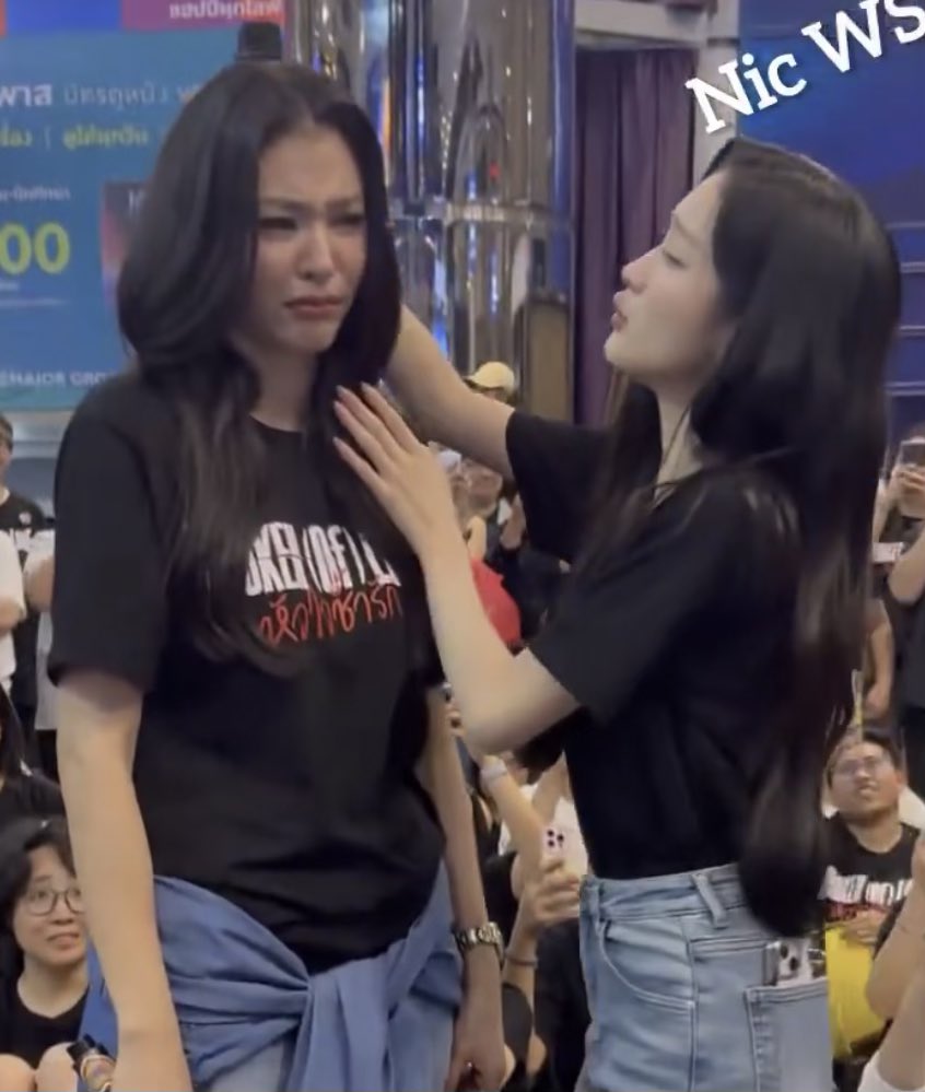 malirrey's tweet image. "I am TOP FAYE na, TOP FAYE is back." she said…

Yeah yeah, whatever helps you sleep at night, my love 

#FayePeraya #AtomPariya #FayeAtom