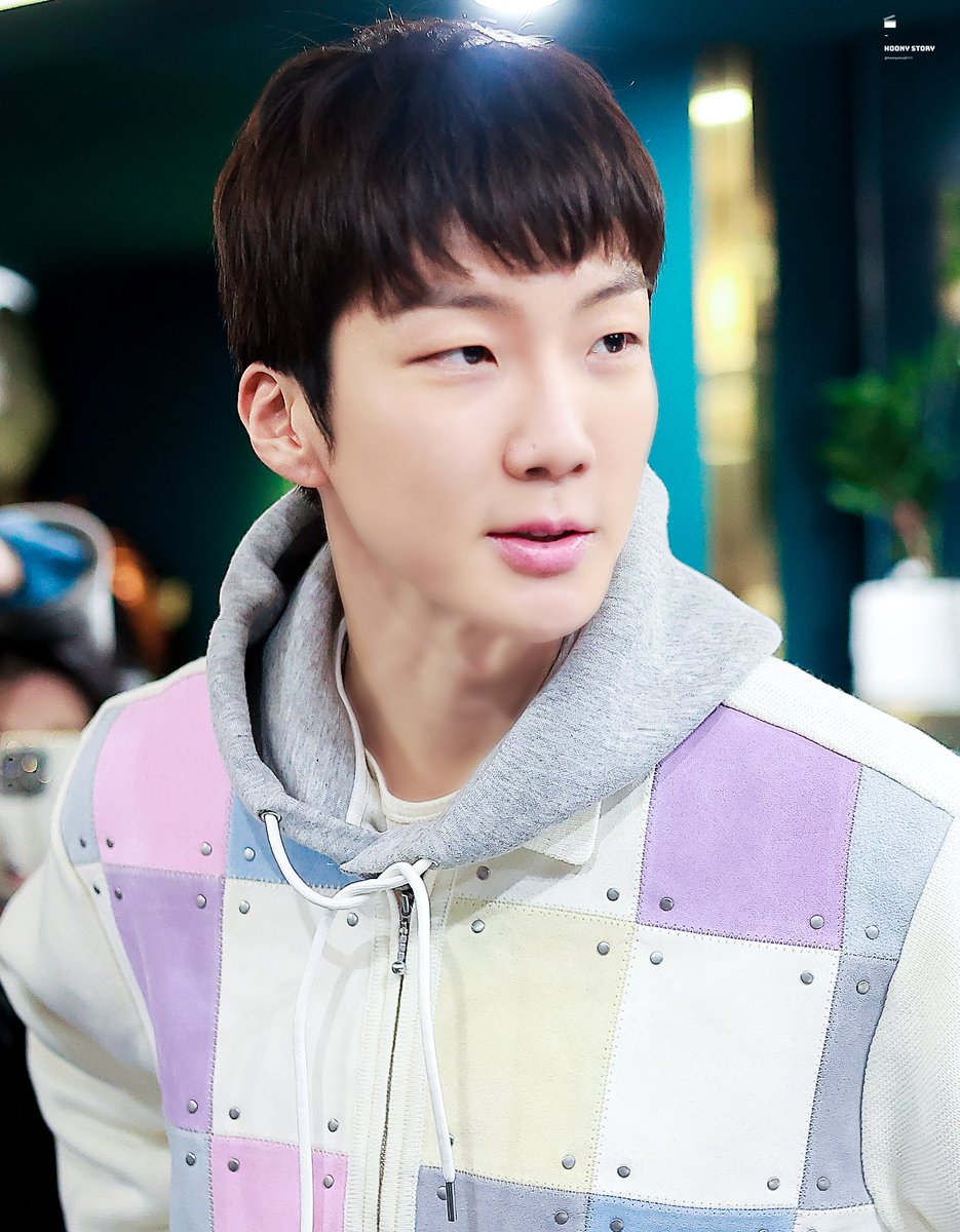 hoonystory0111's tweet photo. Back in the day🎂

260111 승훈 생일 카페 HQ
#HOONY #LEESEUNGHOON #이승훈

@official_hoony_ https://t.co/iHH421gTsD