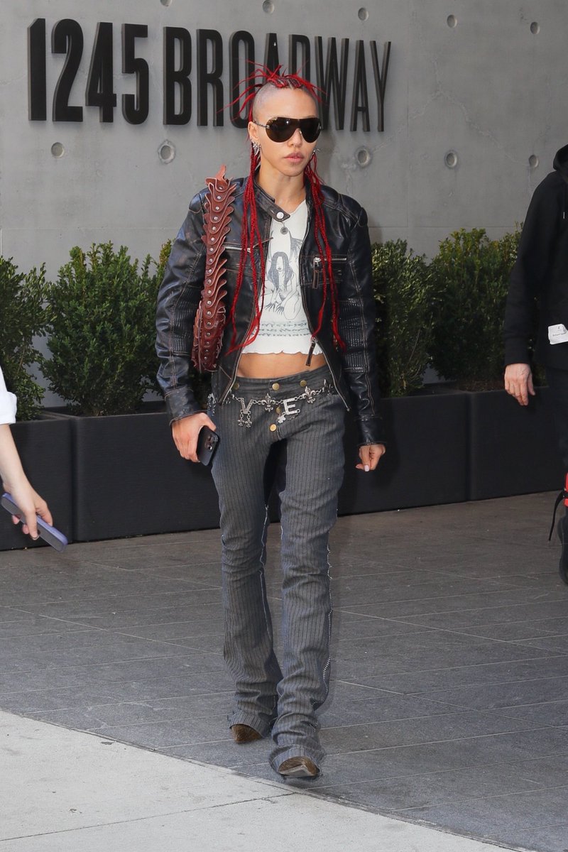 ✩ cₕᵣᵢₛₜᵢₐₙ ∗. tweet media