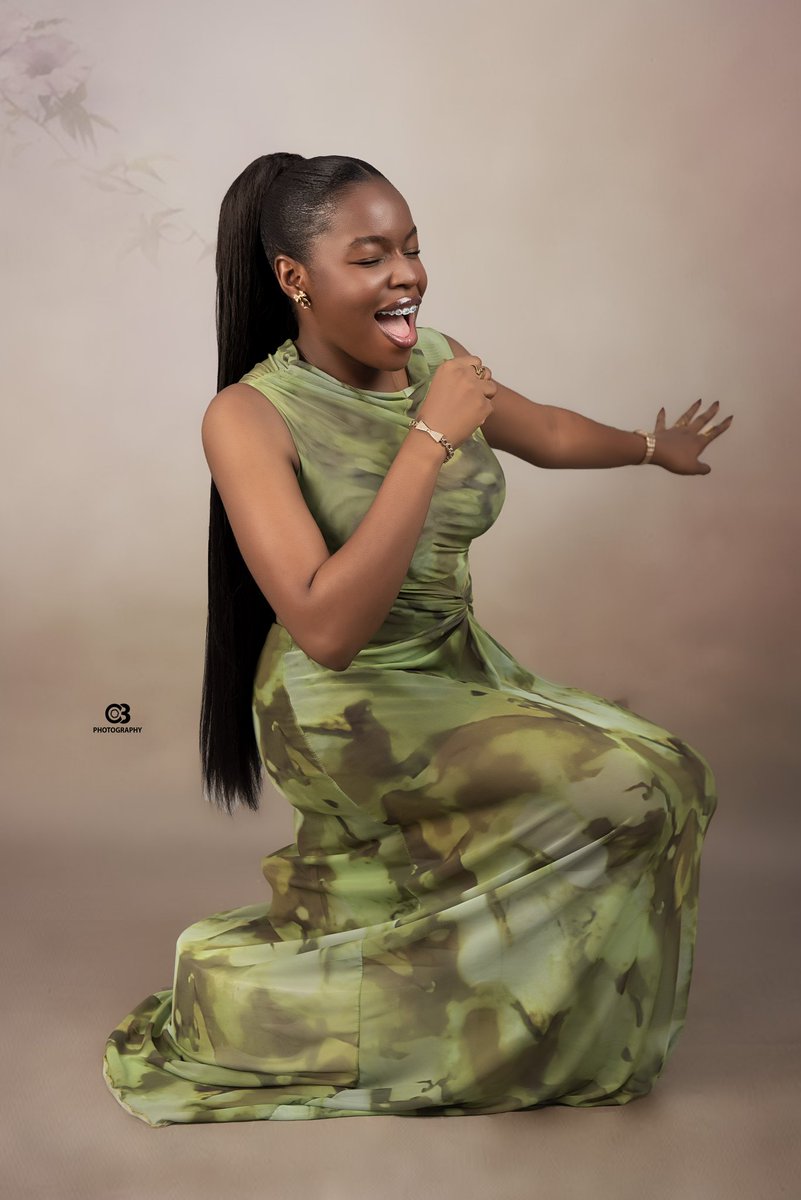 KimDirisu's tweet image. Dear Kim,

Being two decades strong (and counting) is proof of grace, resilience, determination and hard work!✨️

Thank goodness that my teenage years are officially behind me. Into the next decade..✨️

#birthday #kimberlydirisu #20th