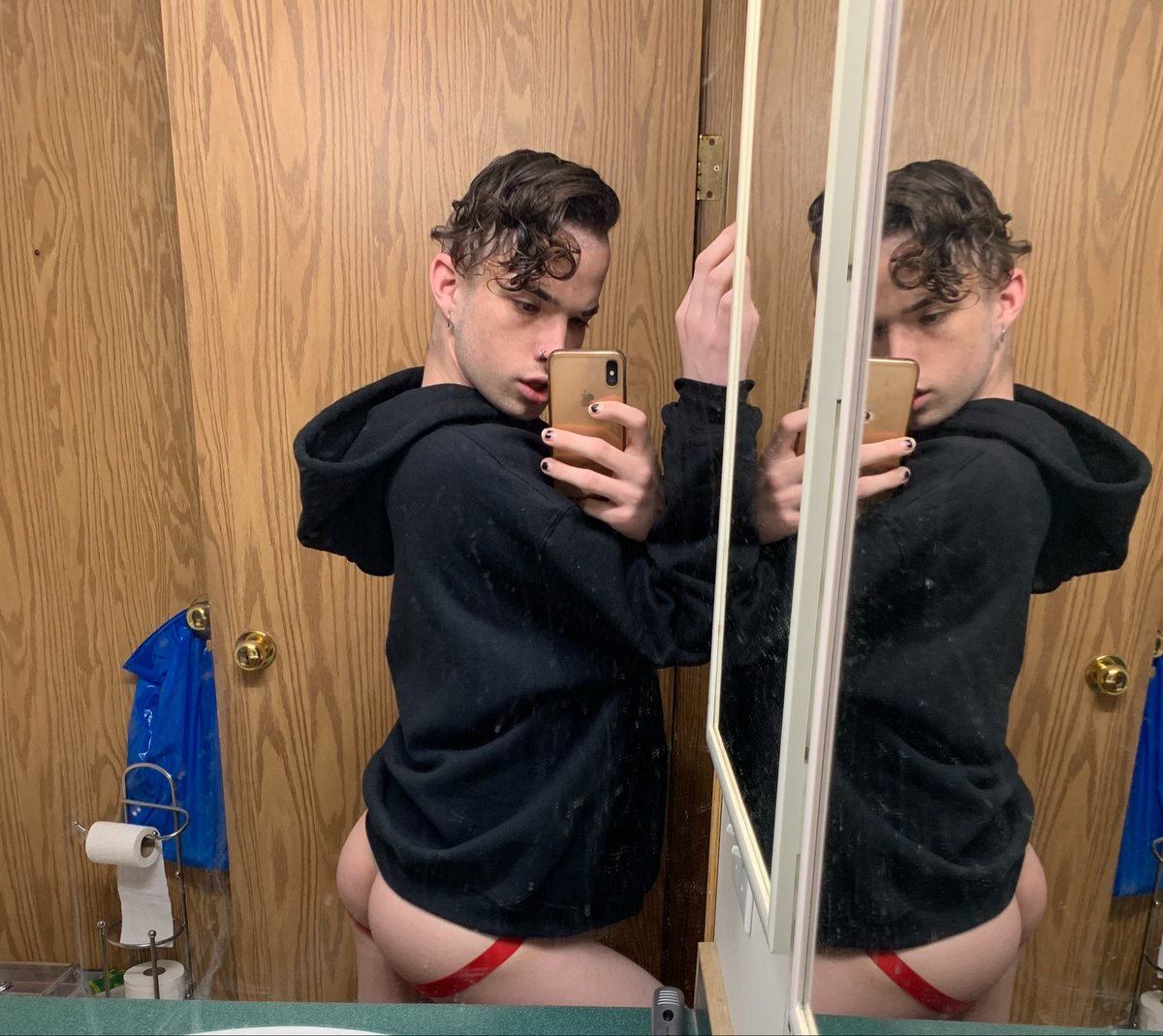Dirty_D_rock's tweet photo. I’ve always been such a tease hehe 😈
Pics I found from 19 yo me. 😏😅

#NSFW #horny #dick #cock #uncut #foreskin #gay #hung #hunggay #bator #gooner #stroking #jerkingoff #cumming #hairy #veiny #balls #ass #tease https://t.co/pLOCEG4gK0