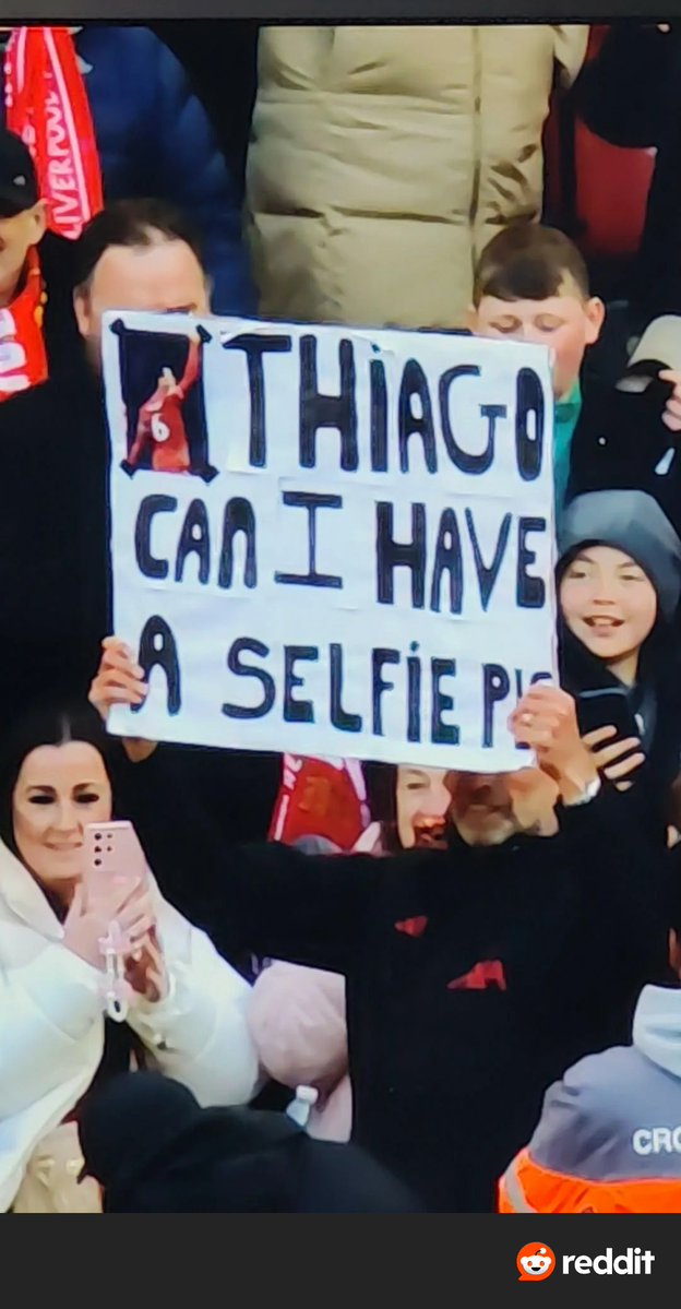 AudreyDai249755's tweet image. Klopp holding sign asking for a selfie with Thiago at the Legends friendly.
#Football #SimpleChain