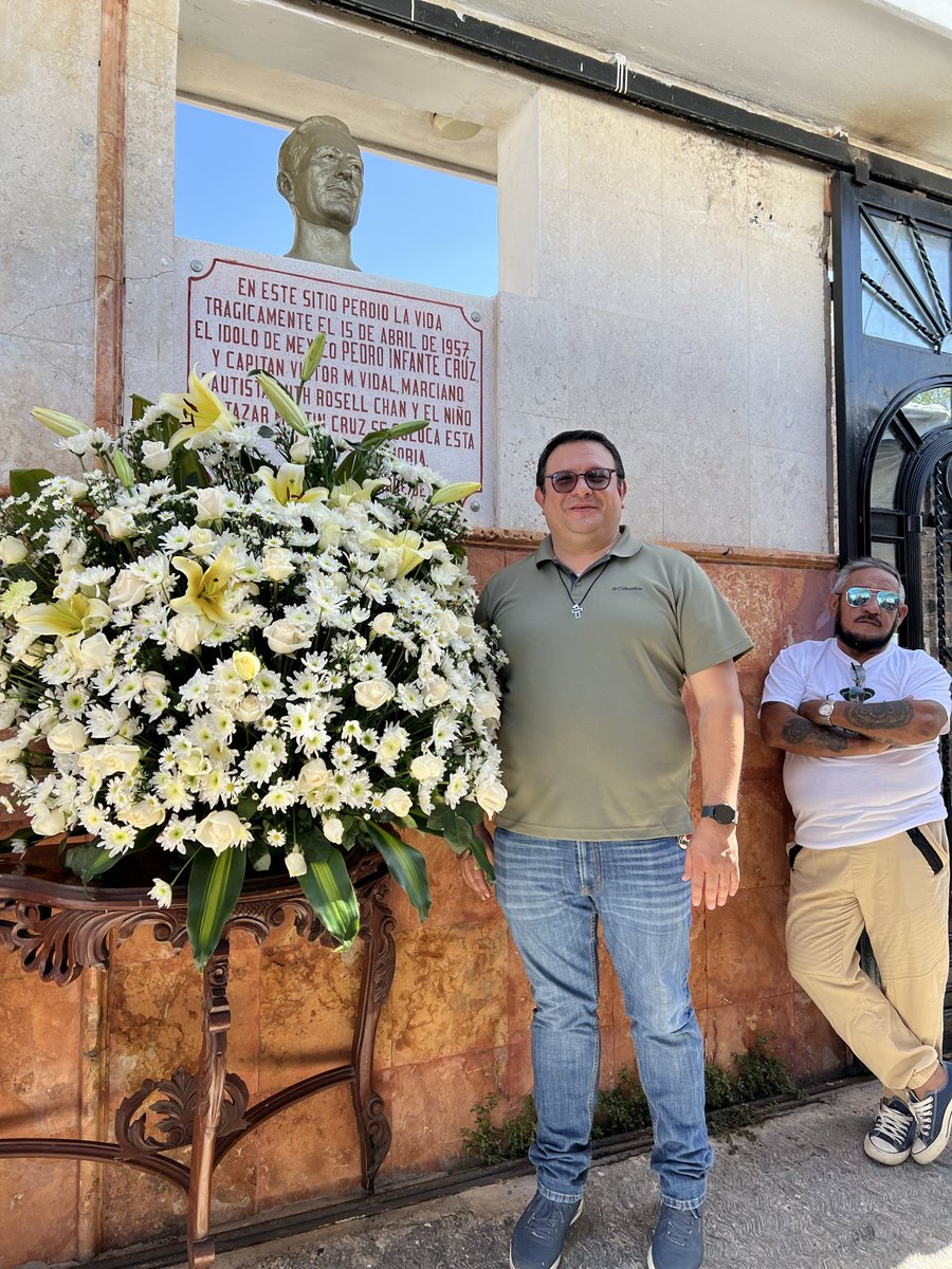 #AbriendoLaConversación con <a href="/jlpreciadob/">José Luis Preciado</a> en #GrupoFórmulaYucatán.
¡Hoy es #DíaDePedroInfanteEnMérida! Por eso nuestro programa recordó que el 15 de abril de 1957 se estrelló en La esquina de La Socorrito el avión que transportaba al actor, cantante y productor mexicano.