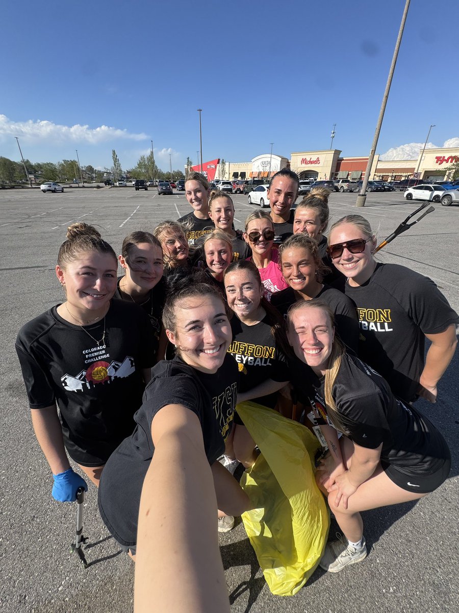 MWSUvolleyball's tweet photo. Gorgeous day in St.Joseph, and the Griffs spent it giving back — picking up trash near the North Shops and doing our part to keep our community clean
🌎♻️💚

#GriffsGiveBack https://t.co/E8M9hs9wfD