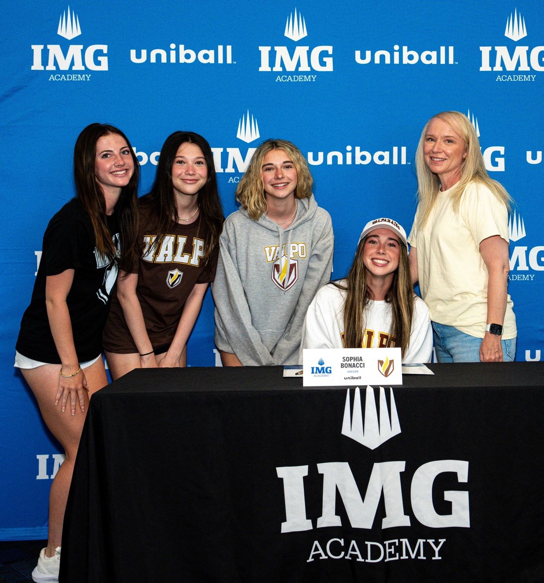 sbonacci08's tweet photo. Made it official today.
So grateful for my family, teammates, and coaches who got me here.
Excited for what’s next at @ValpoWSO . The work keeps going.
#GoBeacons https://t.co/sDF3fd4aNv