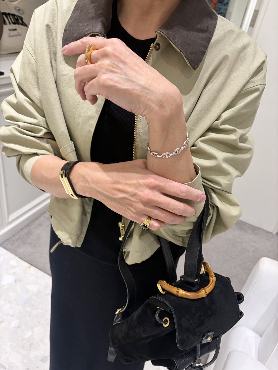 cmtm002's tweet photo. 先日の叔母のコーデ🖤
my vintageのgucciバンブーがぴったりなコーデ🌝🖤 https://t.co/vdopJPe8iY