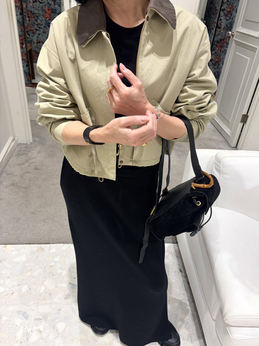cmtm002's tweet photo. 先日の叔母のコーデ🖤
my vintageのgucciバンブーがぴったりなコーデ🌝🖤 https://t.co/vdopJPe8iY
