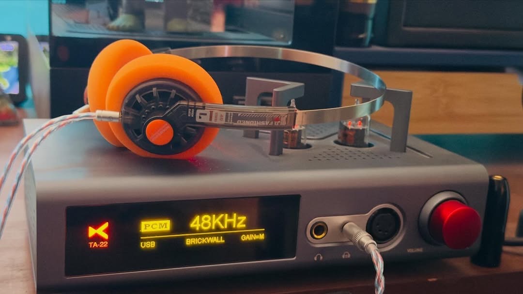 YAXIearpads's tweet image. Repost @ rx_chaser__  @moondroplab old fashioned with some @yaxiearpads definitely wins in the retro vibe hands down. Plus they sound amazing #moondrop #oldfashioned #audiophiles #retrovibe #arizonaliving🌵🌴☀️