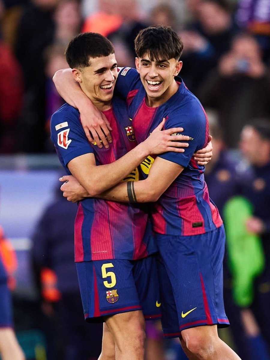 feliz aniversário aninha!! espero q seu dia tenha sido maravilhoso, te amoo 💕
<a href="/analovxn/">analovx</a>