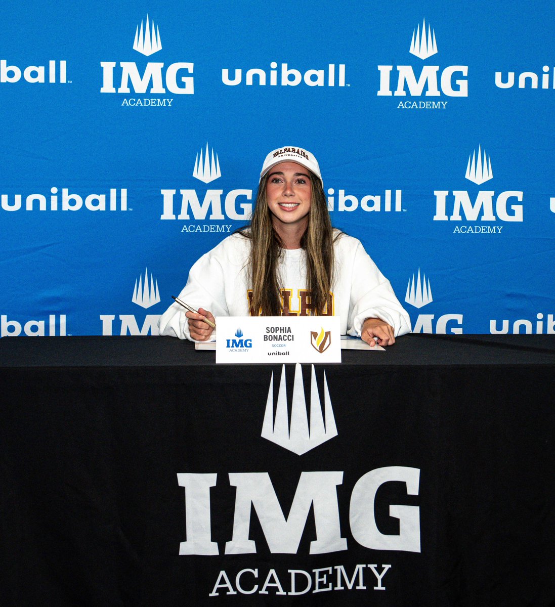 sbonacci08's tweet photo. Made it official today.
So grateful for my family, teammates, and coaches who got me here.
Excited for what’s next at @ValpoWSO . The work keeps going.
#GoBeacons https://t.co/sDF3fd4aNv
