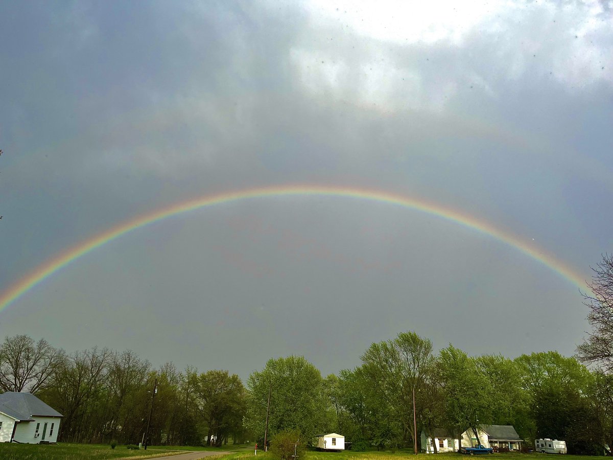 Patrick55636327's tweet image. Utica Mo avoided all the bad weather, just some rain and a rainbow @fox4wx @AlexCounteeWX @MikeNiccoWX @LukeDorris @NevilleKMBC @NickBenderKMBC @WesWeather @MetCalebC #mowx #rainbow
