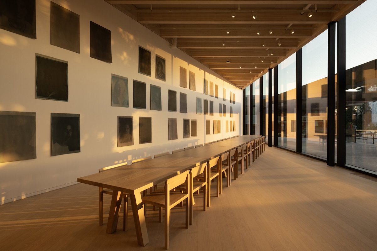 A low, mass timber structure extends outward to frame views and connect interior spaces to the surrounding landscape. Open circulation links galleries with community areas and outdoor spaces.

📍Burnaby, Canada
Project by: Hariri Pontarini Architects
Details: