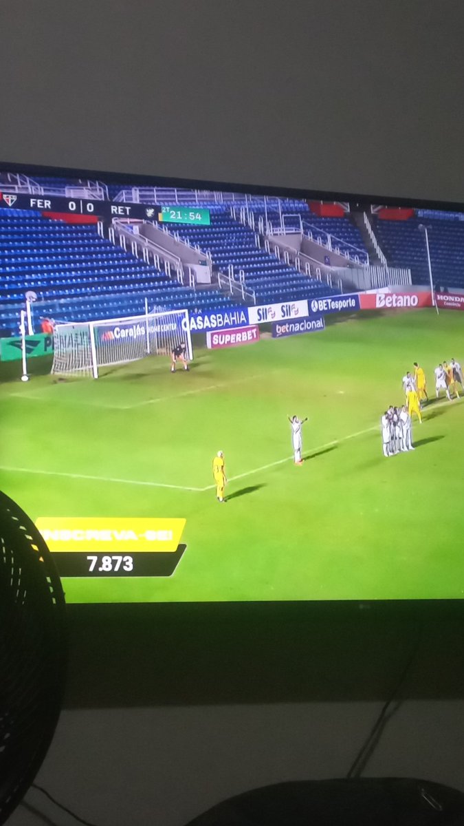 Eu que nem ligo pra champions assistindo ferroviário e retro por causa do Ceará