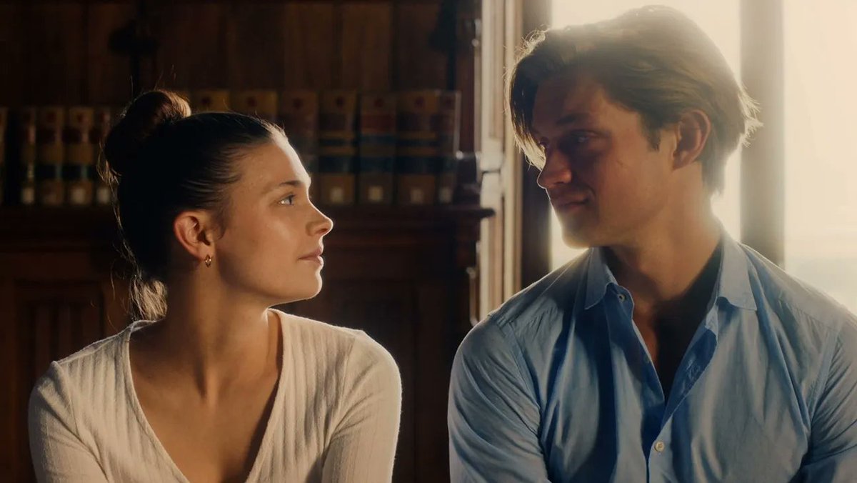 sararipple's tweet image. Exhibit A 👇👇 rubyjames flirt game on point 👌
😍😮‍💨

#MaxtonHall