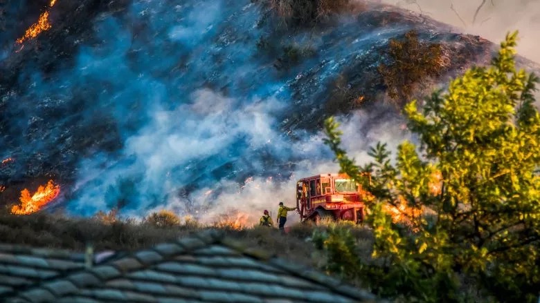 RnRMag's tweet image. WUI fire losses often involve lead dust and smoke residue that are difficult to remove and easy to underestimate...

brnw.ch/21x1Dlt

#Restoration #WildfireSmoke 

📸 Erin Donalson / iStock / Getty Images Plus