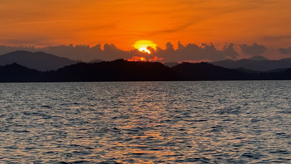 HitByHeaven's tweet image. My husband is taking a once-in-lifetime trip to the #Philippines right now with an old roommate/friend from ⁦@USCG⁩  #Academy #FirstGeneration

Here are some of the snaps he has sent thus far!