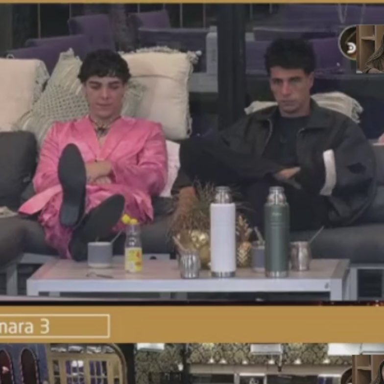 starlitgrl's tweet photo. jajsk la diferencia de outfits entre los dos😭
#GranHermano https://t.co/pO2WspOsaD