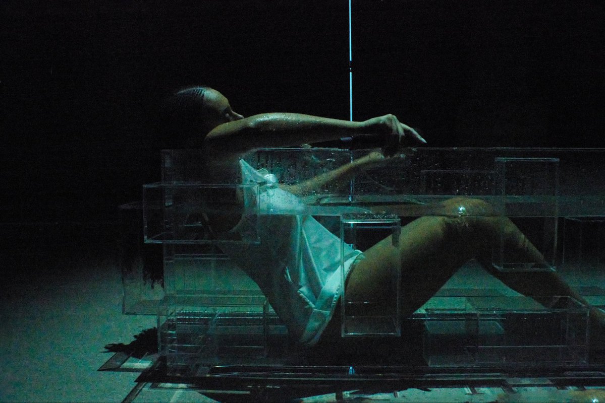 solange hourly tweet media