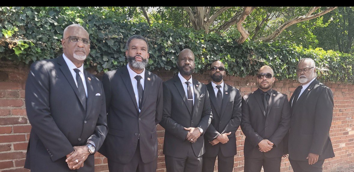 Coach Lee tweet media