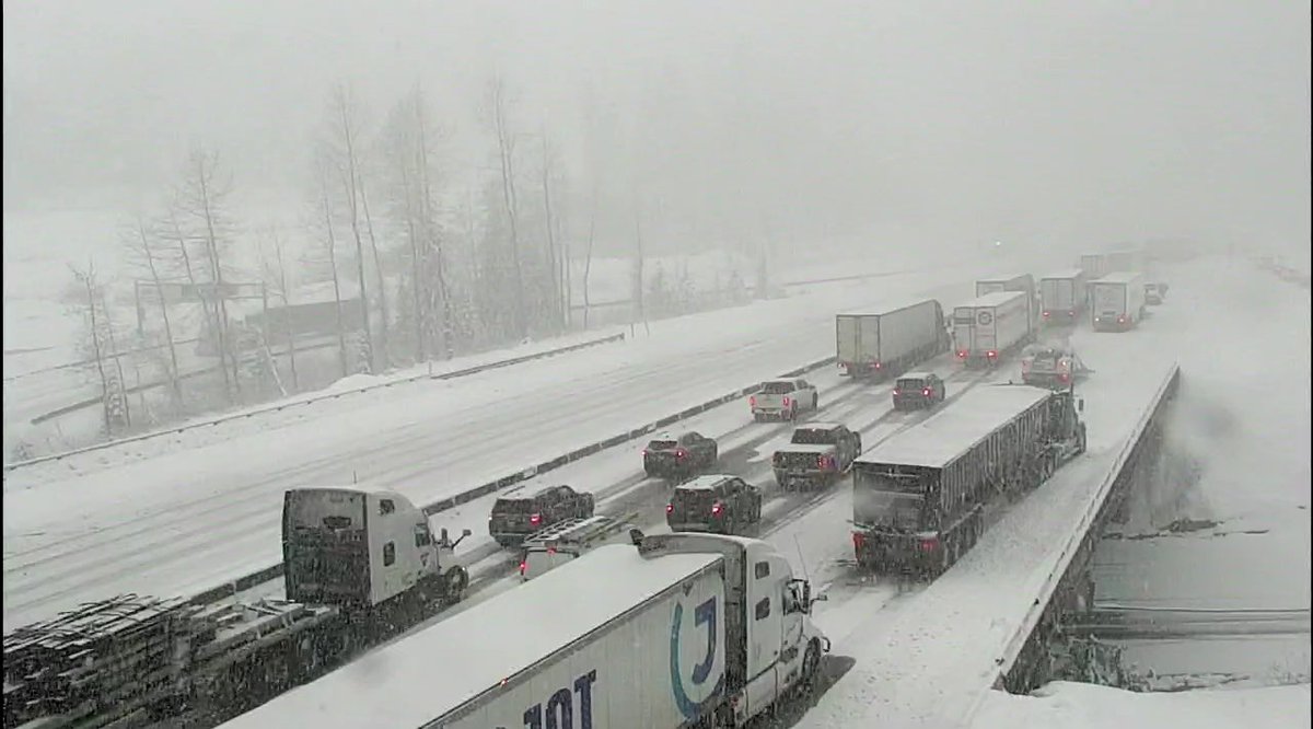 Snoqualmie Pass tweet media