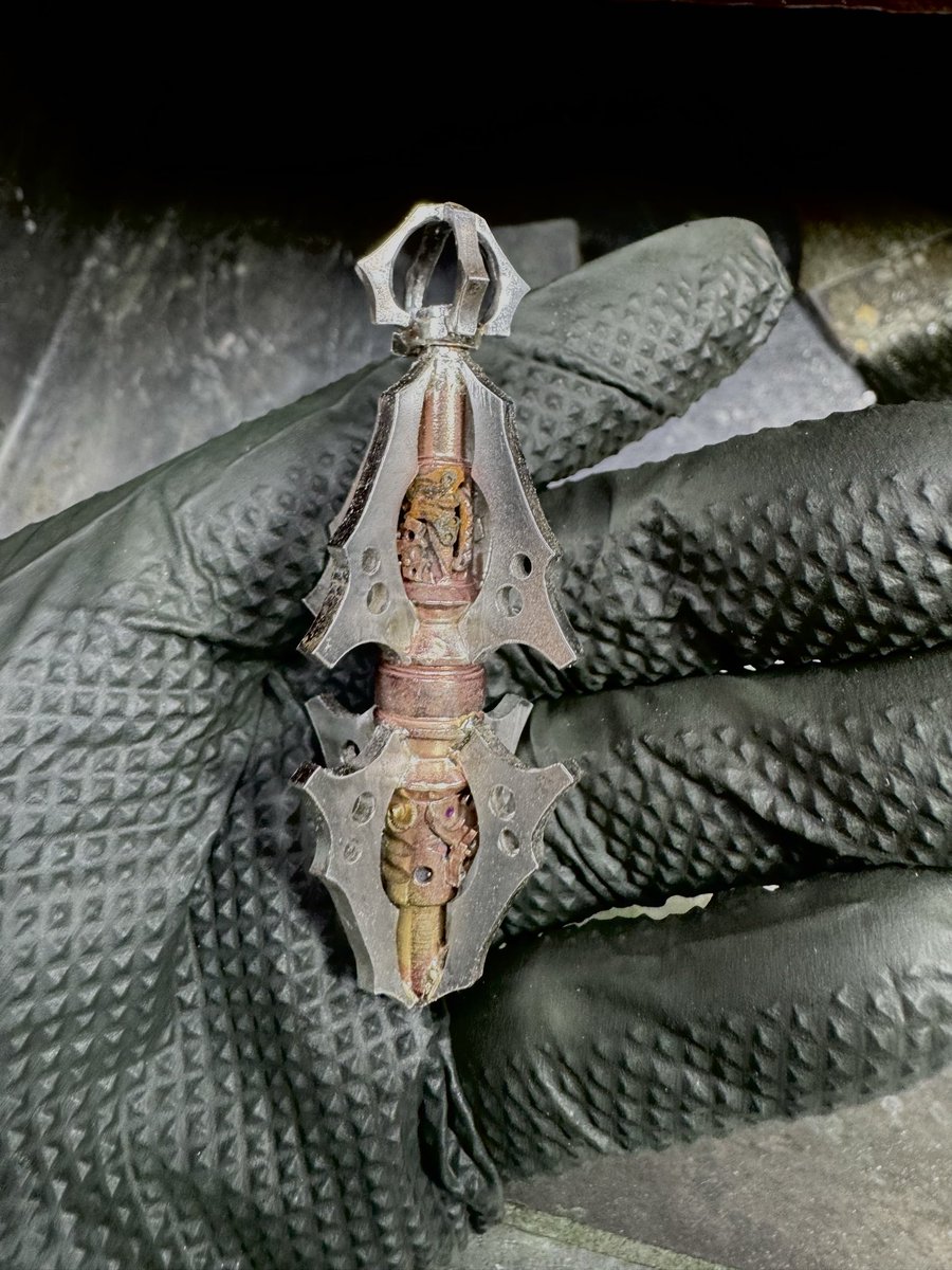 ARMSsilverworks's tweet image. おはようございます😅
なんとか形になりました🤣
もぅ火は使いたくない😵この原型🤣🤣‼️これから装飾を創って行きます！
#ARMS
#新作
#限型
armssilver.com