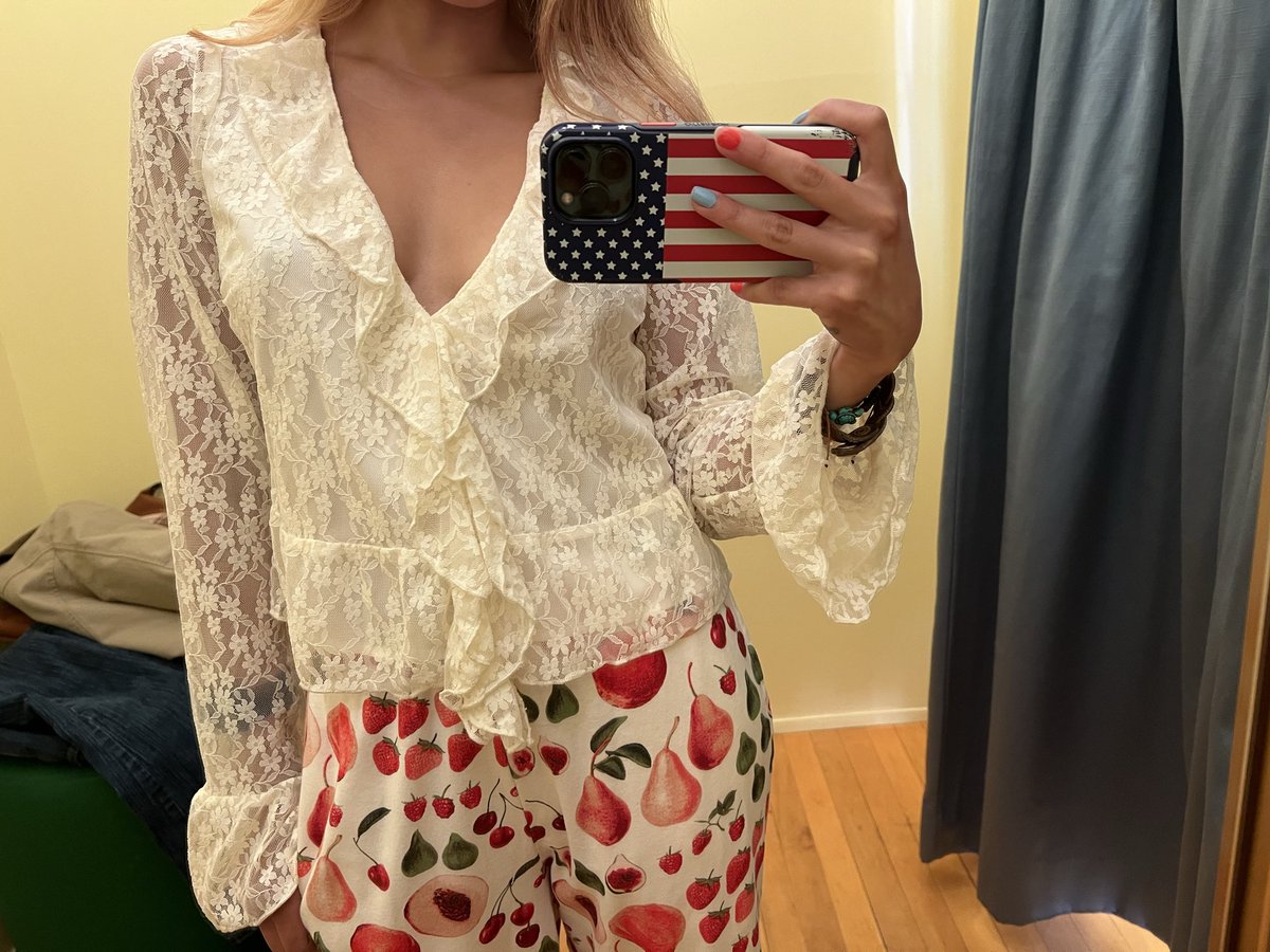 Molly 🧛‍♀️ tweet media