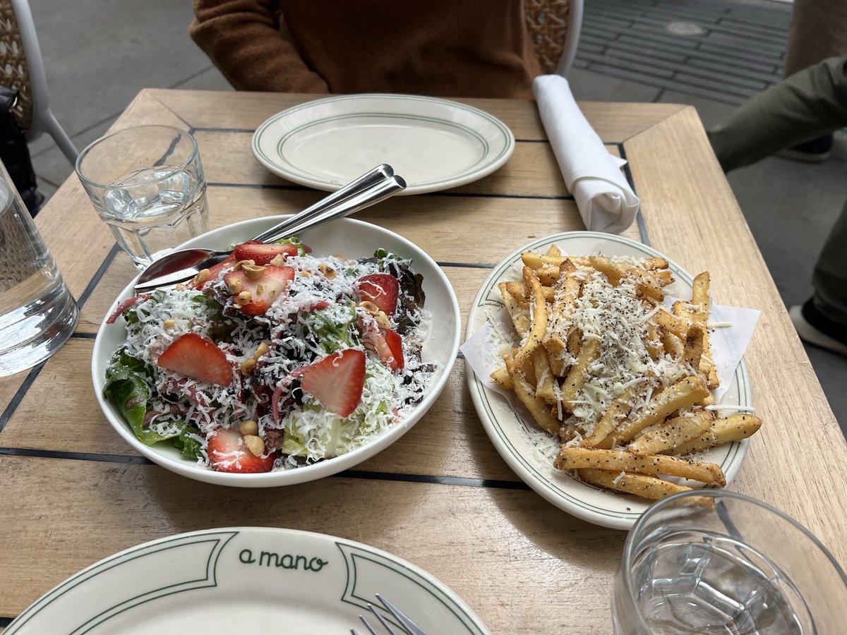 Molly 🧛‍♀️ tweet media