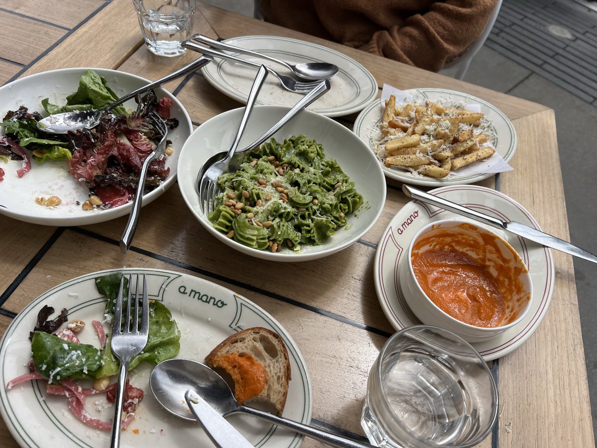 Molly 🧛‍♀️ tweet media