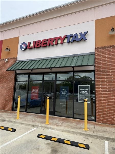 libertytax's tweet photo. As Tax Day comes to a close, every minute counts.
Our teams remain available for walk-ins, helping individuals wrap up their filing or take the necessary steps to request an extension before the deadline. Find directions to a local office NOW at https://t.co/Y4DKH1QN6b 🗽 https://t.co/j5izFSDhJ2