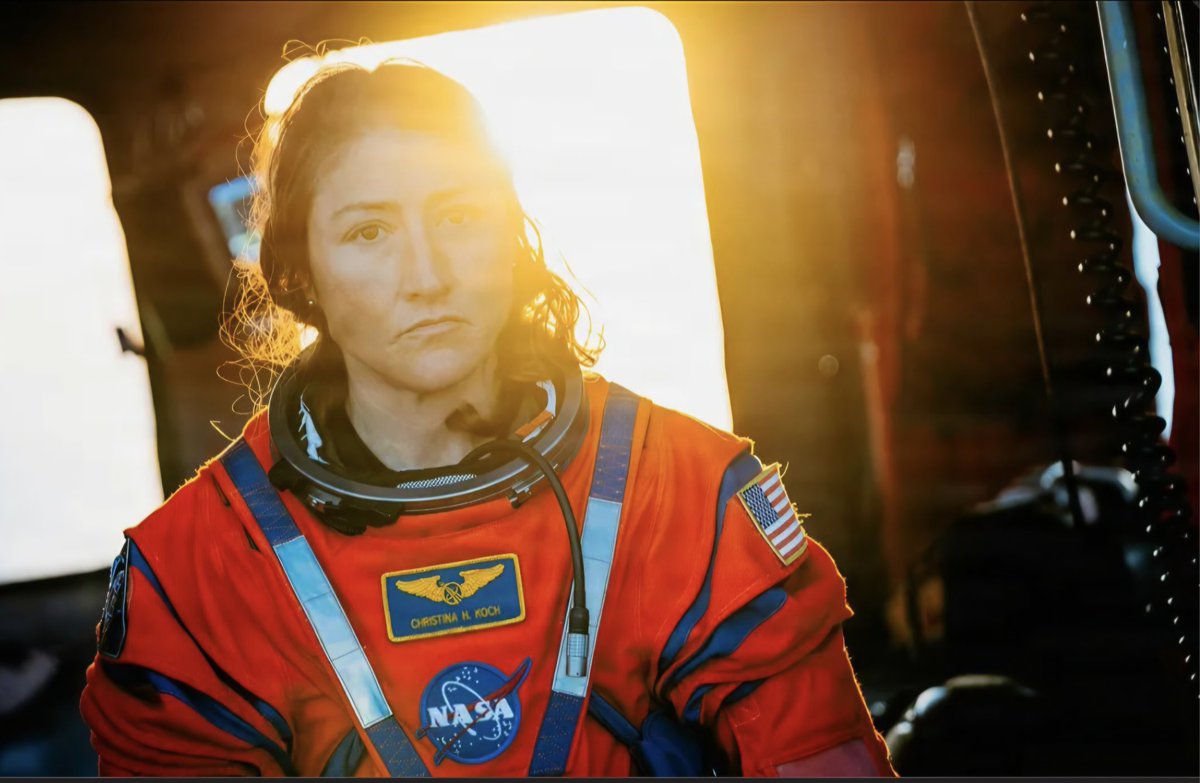 TrevorL415's tweet image. She looks sad and not proud as? Does it look like they're hiding something? You would think they would look??? Happier ??? 
#ArtemisII #Apollo #ChristinaKoch #FlatEarth