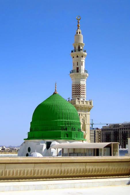 SyedaNaqvi50's tweet image. “My life in this world is like a person taking a mid-day nap under a tree, then getting up and leaving”— #ProphetMuhammad (PBUH)
Life here is transient and full of trials. Make the most of it by decreasing attachments and remaining pure.