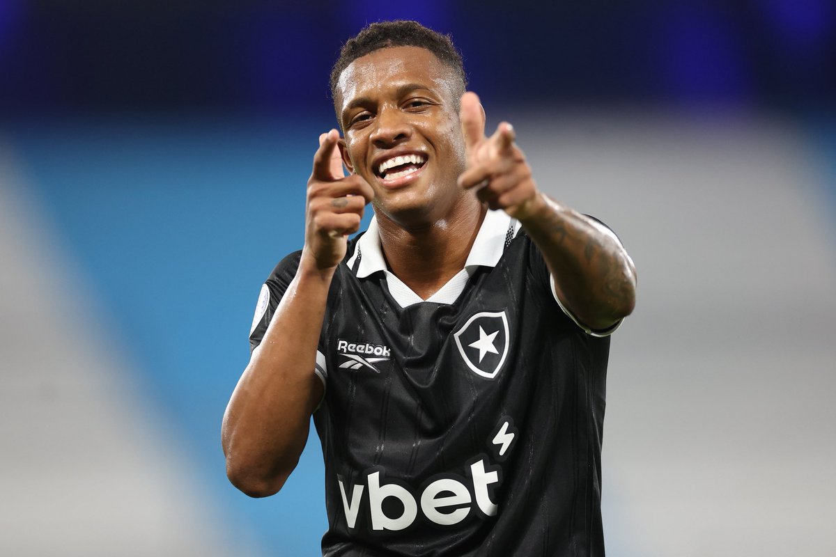 Cariocao's tweet photo. VITÓRIA NO EL CILINDRO! 🔥

O Botafogo foi até o limite e contou com Danilo nos acréscimos para garantir a vitória sobre o Racing!

📸: Vitor Silva/BFR

#CariocaSuperbet2026 https://t.co/WJmAQTBhir