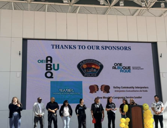ConsulMexAlb's tweet photo. #TeamABQ presente en el Civic Plaza de Albuquerque 

En el marco del Mes de Acceso al Idioma, la @cabq  destacó la importancia de los servicios lingüísticos, así como los avances en la inclusión de diversos idiomas y el acceso equitativo a la información para todas las personas.

El @ConsulMexAlb  aprovechó este espacio para invitar a nuestra comunidad al  “Cafecito con la Comunidad” , donde abordaremos las nuevas leyes que te protegen en Nuevo México y cómo se aplican en la vida diaria.

Además, contaremos con asesoría legal gratuita a cargo de nuestros abogados consultores.

📷 Te esperamos mañana jueves 16 de abril, de 5:00 a 7:00 pm, en el Centro Cultural Hispano! @NHCCNM