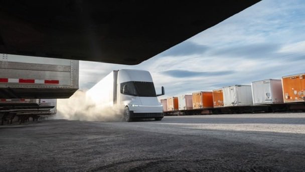 Tesla Semi Trucks tweet media