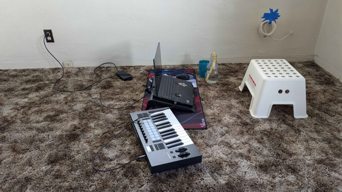 digidais_'s tweet photo. rate our studio :) https://t.co/NVnWVIa2B3