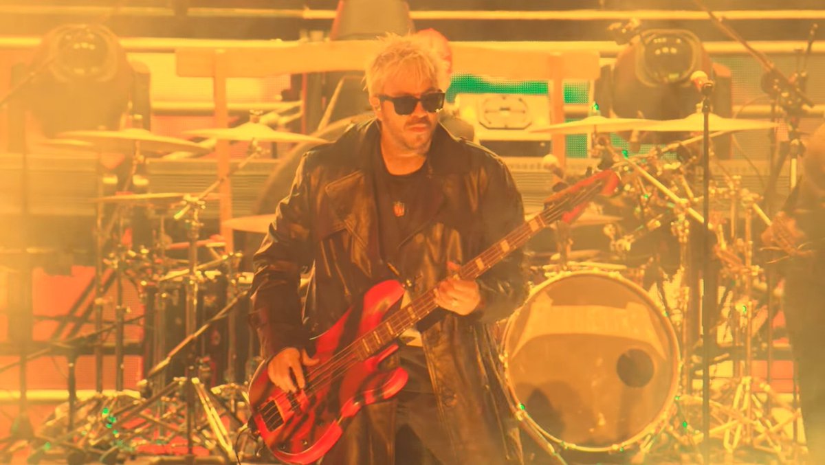 mika, saturno y el río 🇺🇾 tweet media