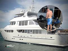 <a href="/lanacionmas/">La Nación Más</a> <a href="/Cris_noticias/">Cristina Perez</a> <a href="/LaMacrista/">LaMacrista 🐱💛 #SiemprePRO</a> Ya que estan, la pintura del baño donde hace caca Adorni no tiene demasiada importancia, seria mas util para todos que averiguen de que color marron es su escremento, mas bien claro u oscuro, si es claro come lacteros si es oscuro come caviar !!!
Ja ja ja. que HDP.