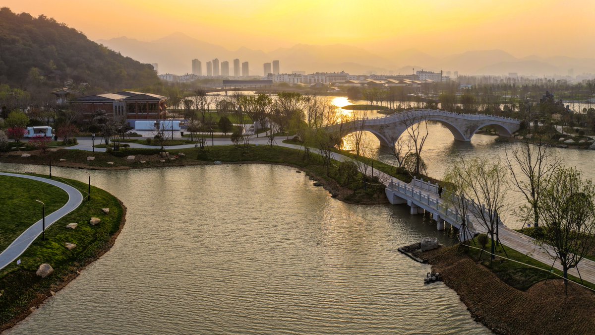 zhejianglinhai's tweet image. Green development &amp;amp; cultural dialogue bloom at China Garden Expo! 🌍
Wenzhou 2026 showcases harmony between man and nature.
Join the global celebration of gardens, sustainability &amp;amp; beauty.
#ChinaGardenExpo2026 #SustainableDesign #Wenzhou