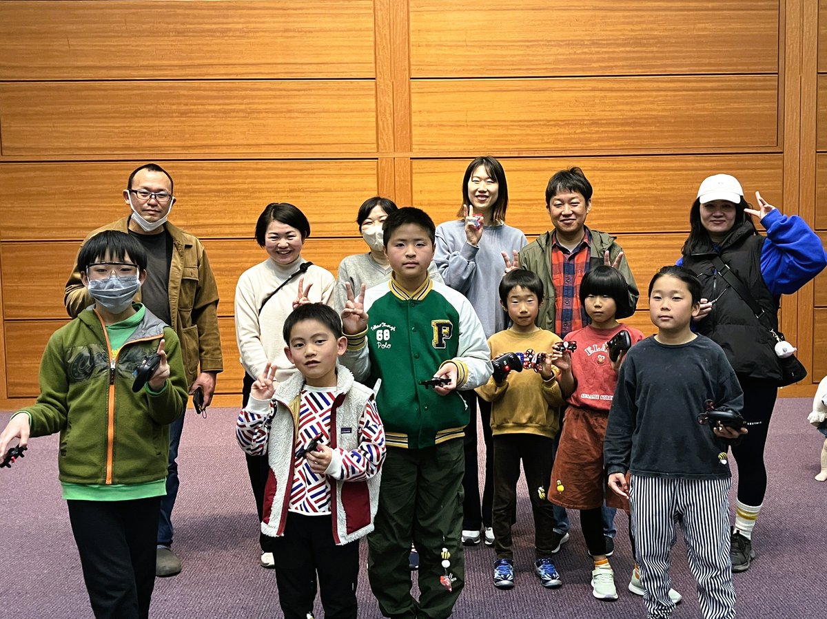 TCMIT_PR's tweet photo. 【週末 #ワークショップ】

3月22日(日)に、会員限定のワーク��ョップ「親子で体験 トイ・ドローンで遊ぼう!!」を開催しました。 https://t.co/tGtIyLSggz

子どもたちは、早々に操作のコツをつかみ、輪くぐりや飴拾いに挑戦。親子で声を掛け合いながら、ドローン操作を楽しんでいました🎮 https://t.co/bJhescEAcY