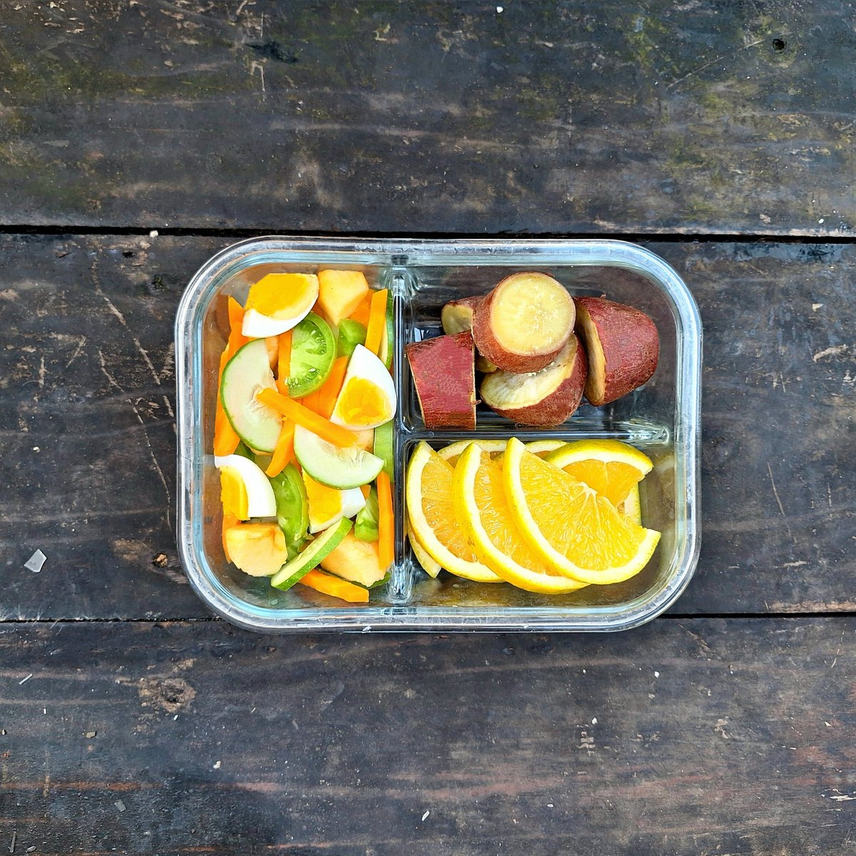 sanitamima's tweet image. bekal hari ini real food ✨️
🍠🍏🥕🥒🥚🍅🍊

#lunchbox #bento
