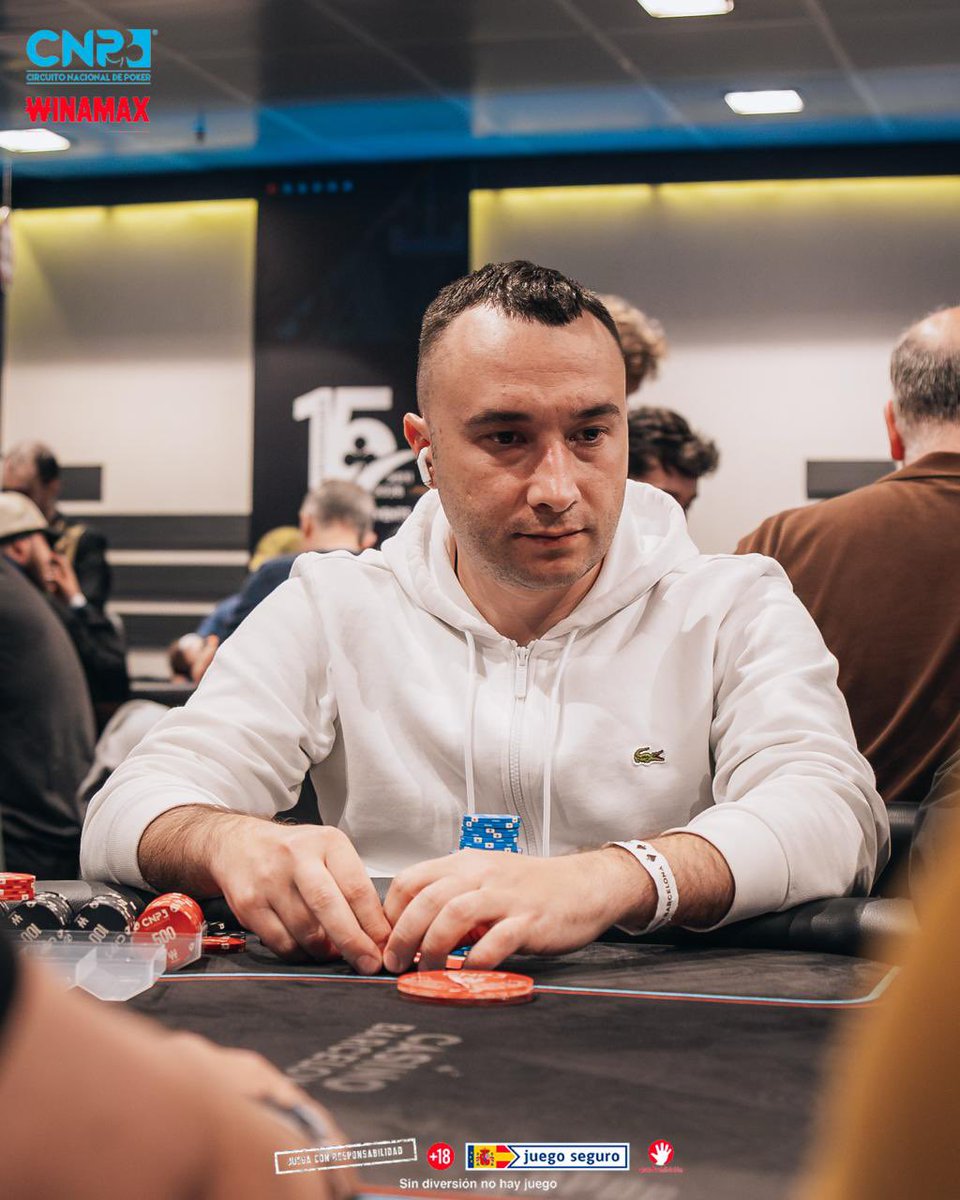 CNP_POKER's tweet image. ✈️♣️ El 1A del #MainEvent del #CNPWinamaxBarcelona nos deja 81 entradas totales y 34 clasificados para el Día 2! 🔝 

📷💶 Ihor Rekutin se proclama chipleader con 264K. 

👤 1A 34/81 Superando los 68 del 1A del año pasado. 
👤 1B (Low Cost) 11/38 
1C ❓
1D ❓
1E Non Stop❓