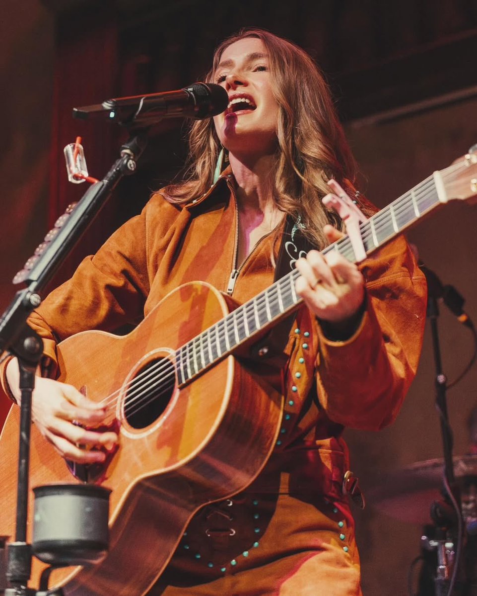 Caroline Jones tweet media