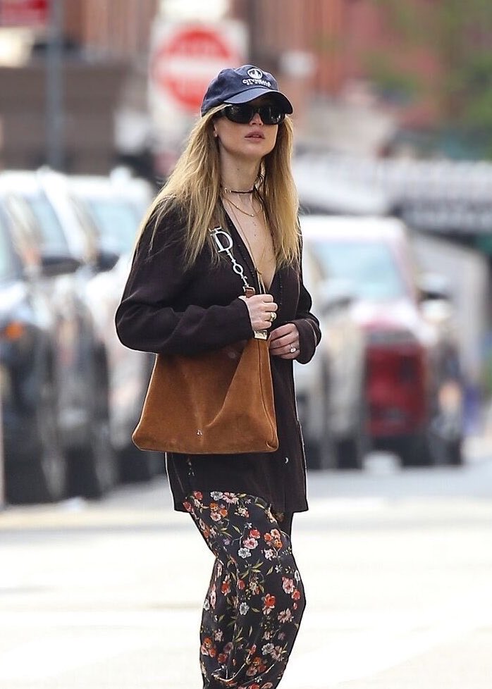 JLawrence Center tweet media